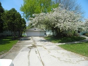 1st image of 219 River Hills Dr