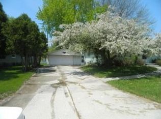 219 River Hills Dr, Sheboygan Falls, WI 53085
