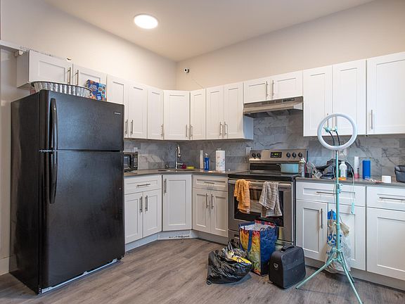 3rd image of 2332 N Woodstock St #2FFR