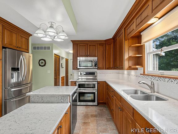 5th image of 6392 Blue Jay Ln