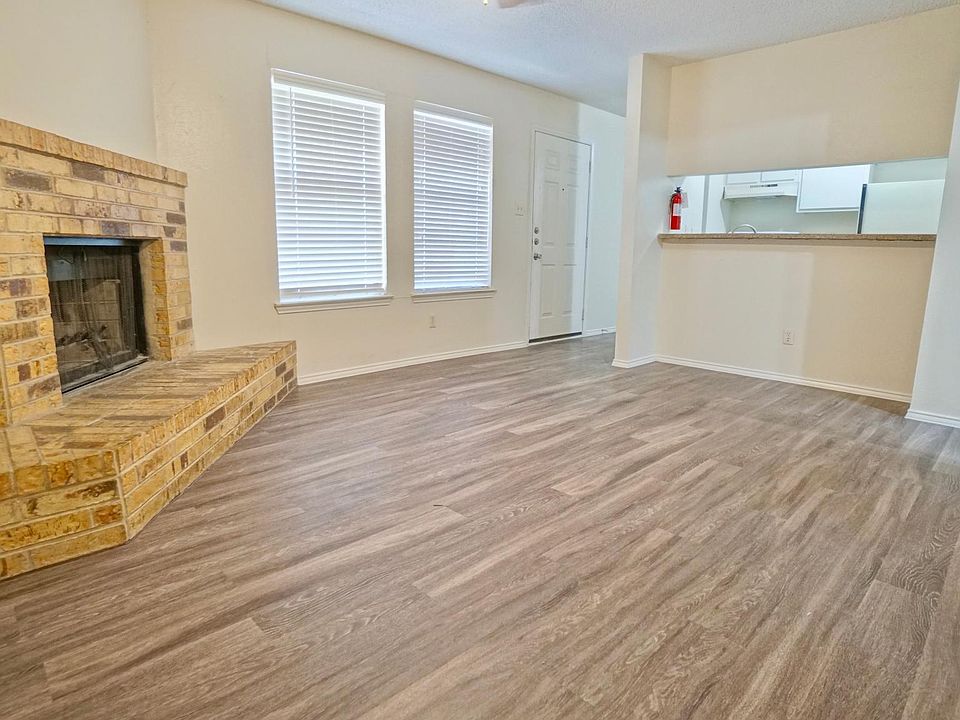 1st image of 117 Warden Ln #103