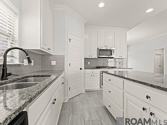 2nd image of 10365 Fountain Ln
