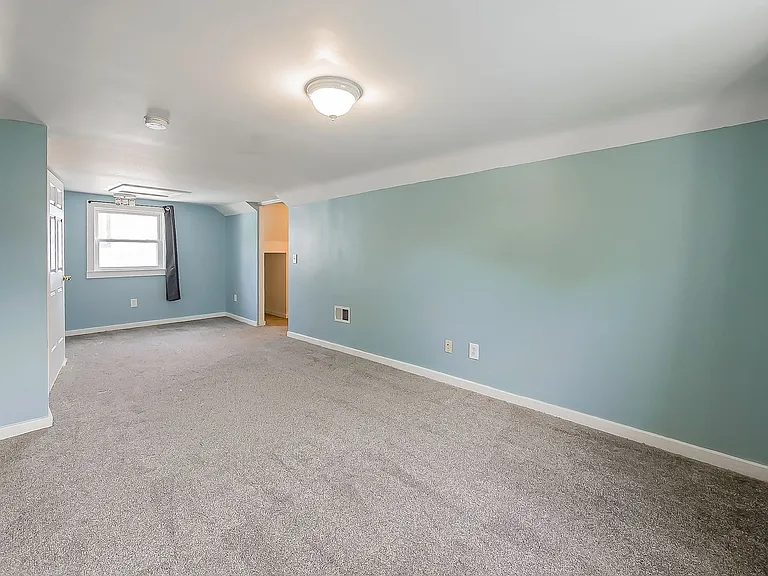 358 S Marshall St — Photo 24