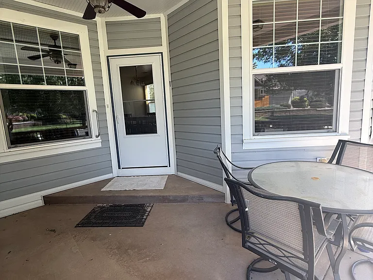 1155 Primrose Ln — Photo 5