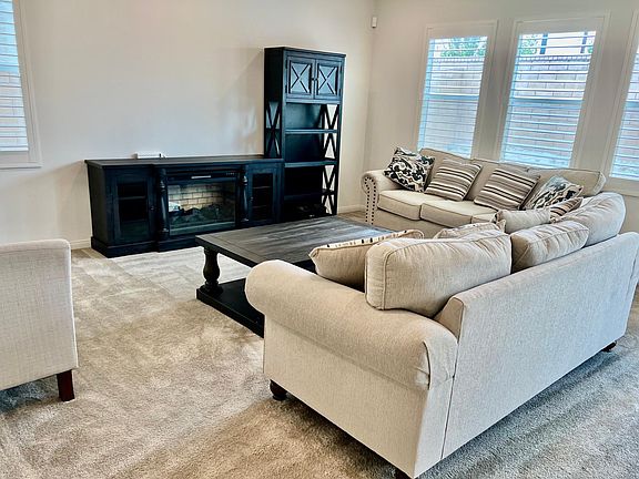 5th image of 2837 E Murdock Ln