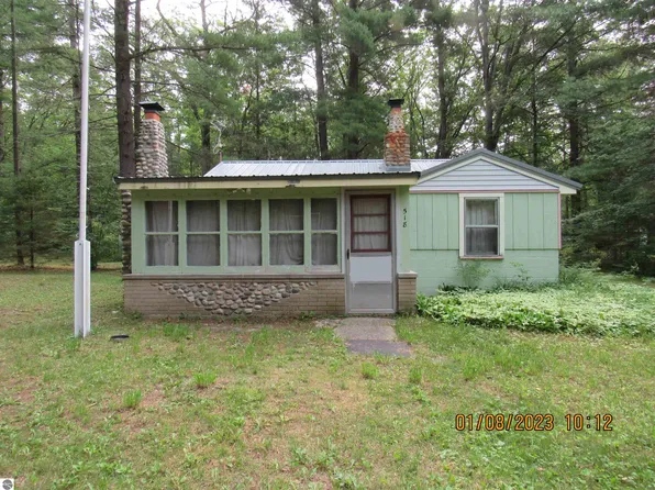 518 N Turner Rd, Curran, MI 48728