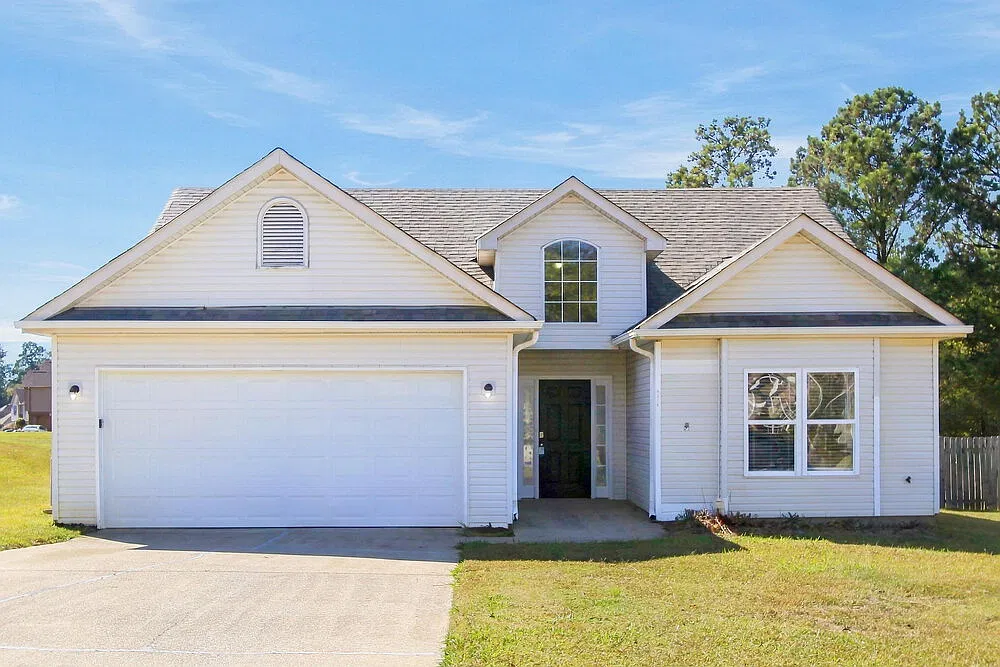 3 bed, 2.0 bath, 1160 sqft, $1,640 — Photo 1
