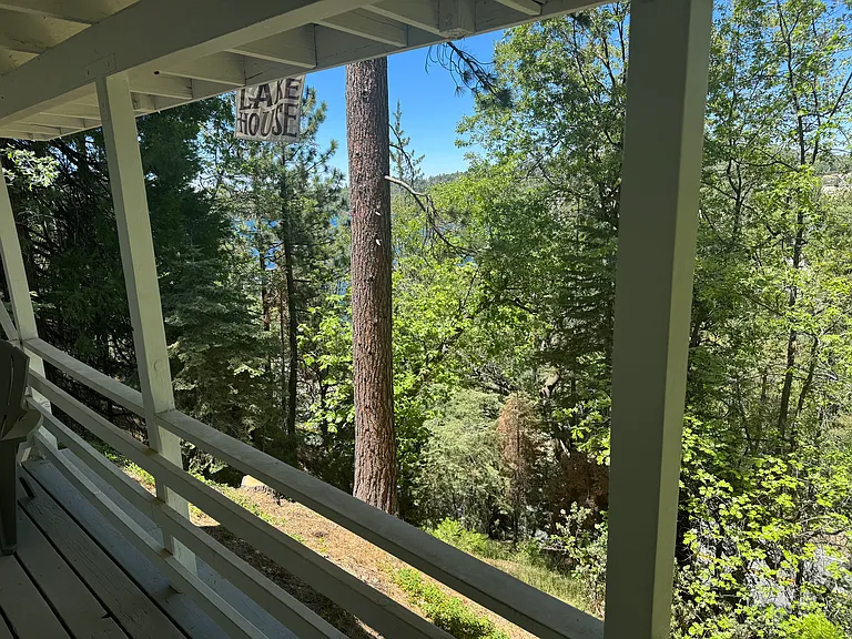 354 Emerald Dr — Photo 2