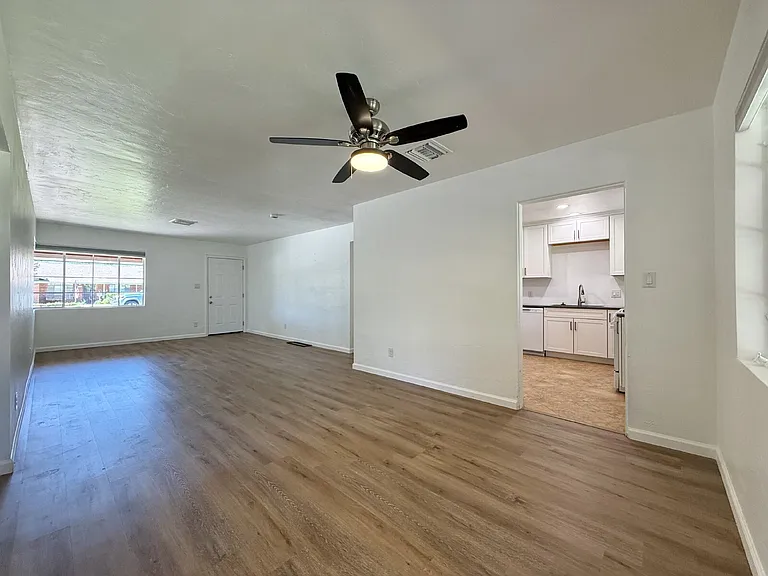 1514 W Rovey Ave — Photo 9