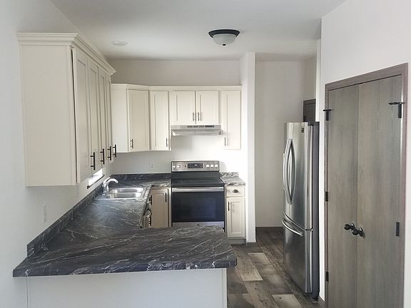 3rd image of 1048 Dayton Ave #1046