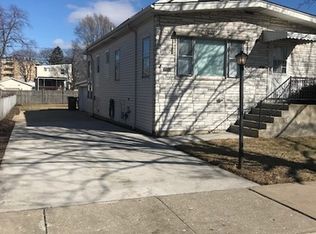 2553 Haymond St, River Grove, IL 60171