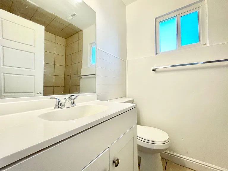 307 N 100 W — Photo 13