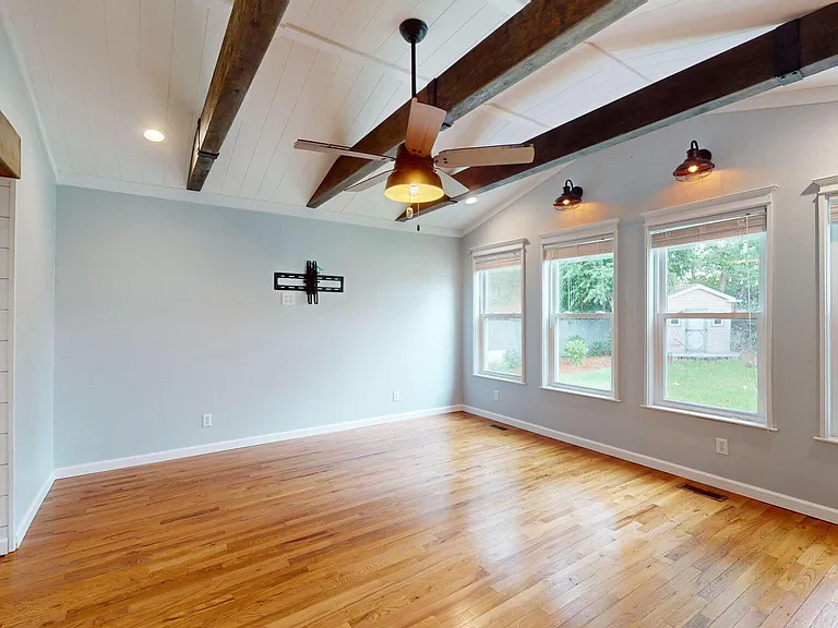 221 Salty Shores Rd — Photo 10