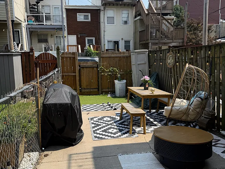 1455 Hull St — Photo 9
