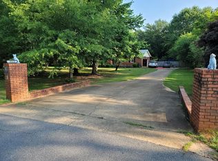 3513 W Surrey Rd, Albany, GA 31721