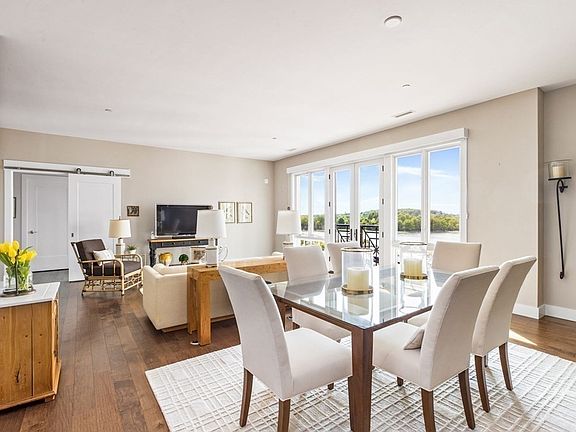 4th image of 10 Shipyard Dr Unit 408