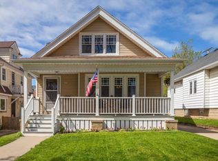 1514 E Beverly Rd, Shorewood, WI 53211