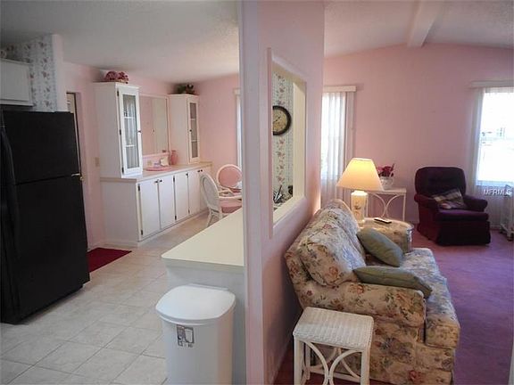 3rd image of 508 Rainbow Blvd