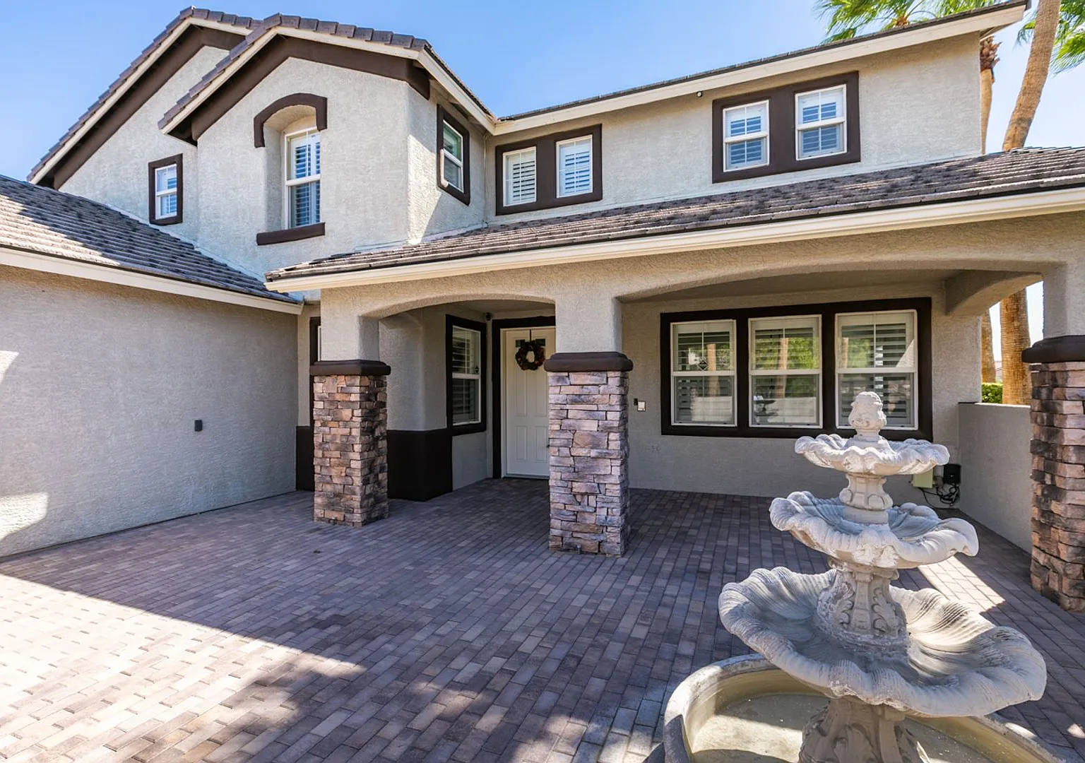 Luxury Home in Lone Mountain Classics — Photo 4