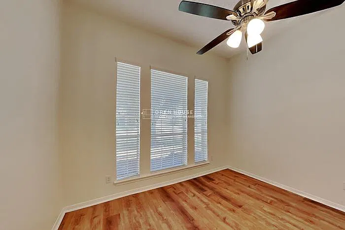 3 bed, 2.0 bath, 2264 sqft, $2,350 — Photo 3