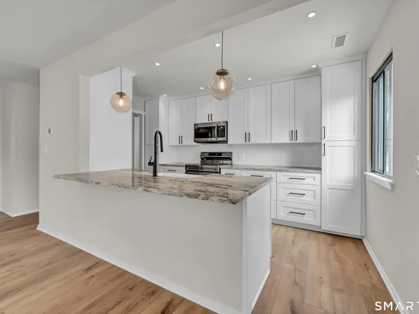 103 Heritage Village #D, Southbury, CT 06488