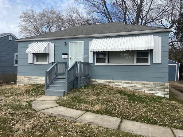 8215 Davenport Dr, Saint Louis, MO 63134