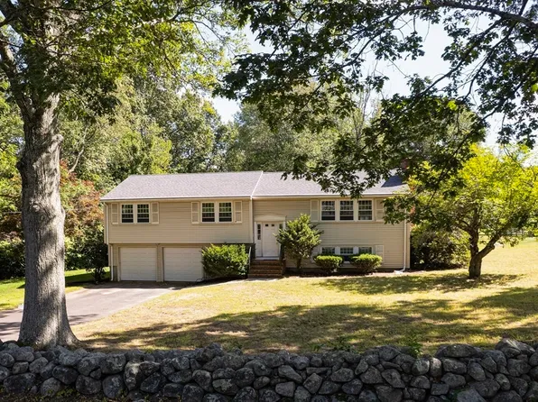 15 Chamberlain St, Hopkinton, MA 01748