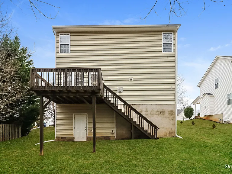 310 Creekview Dr — Photo 15