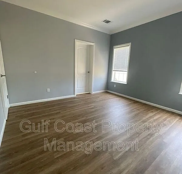 3200 Holly Ave — Photo 32
