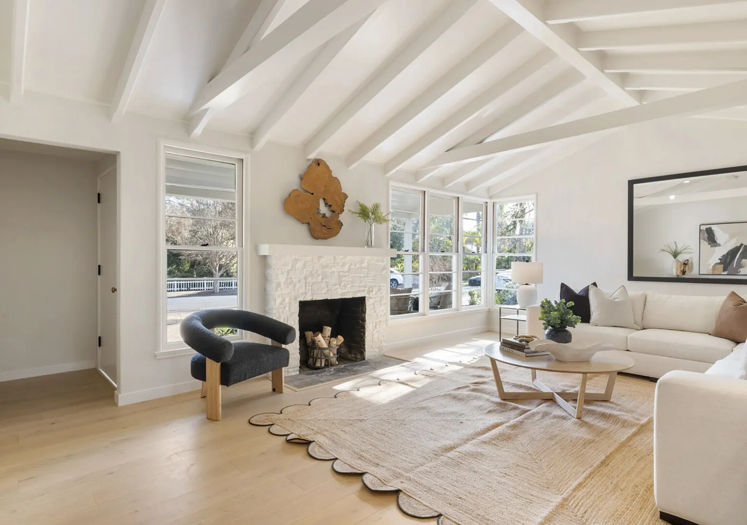 Walk to Downtown! Storybook Old Los Altos Retreat — Photo 2