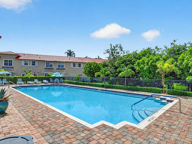 112 Monterey Bay Dr — Photo 45