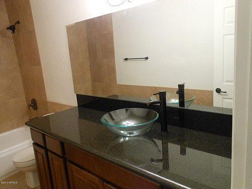 5th image of 4923 E Voltaire Ave