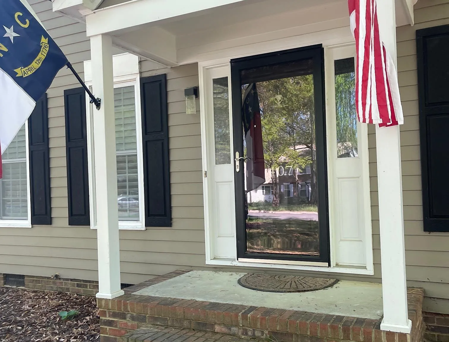 4 bed, 2.5 bath, 2200 sqft, $2,200 — Photo 2
