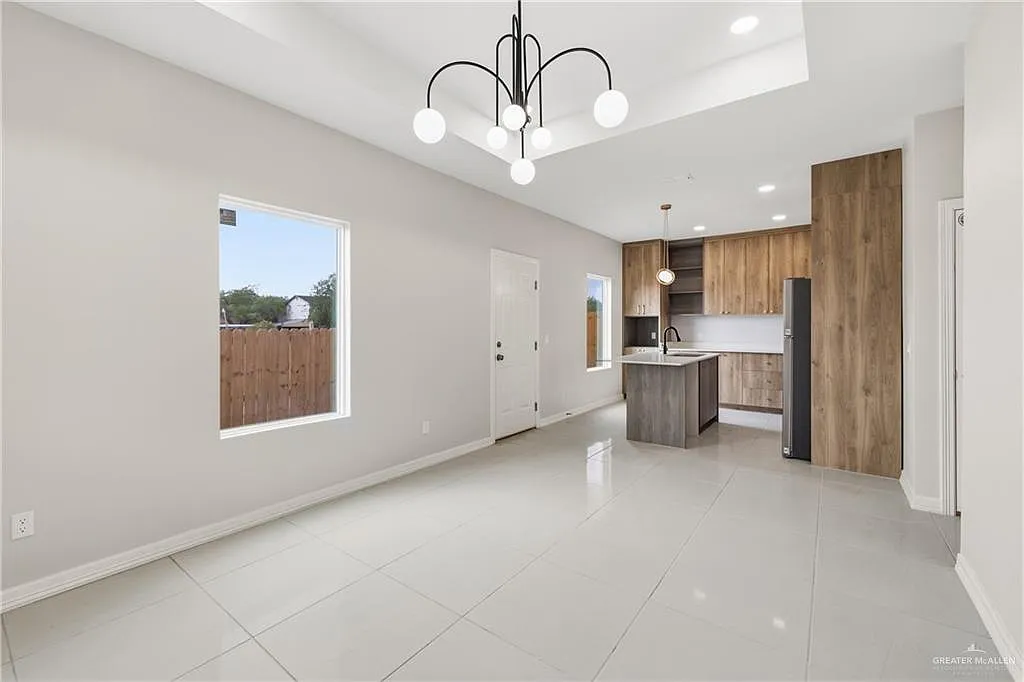 3 bed, 2.0 bath, 980 sqft, $1,450 — Photo 3