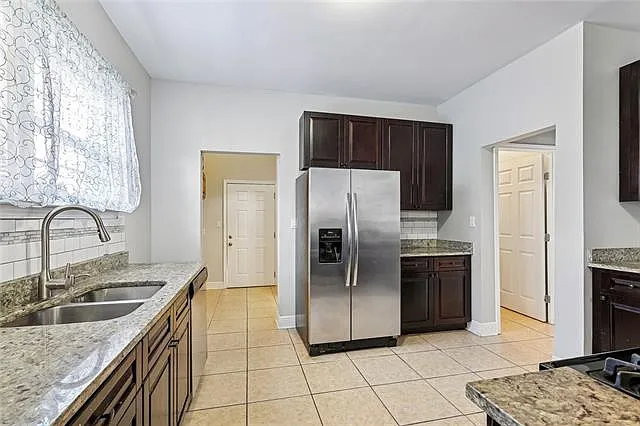 3 bed, 2.0 bath, 1800 sqft, $1,900 — Photo 4