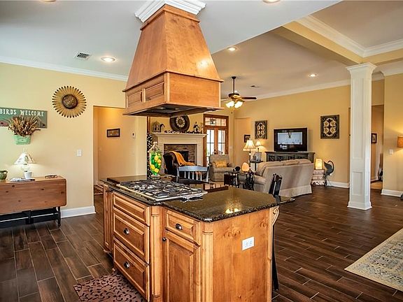 2nd image of 108 Cypress Cv