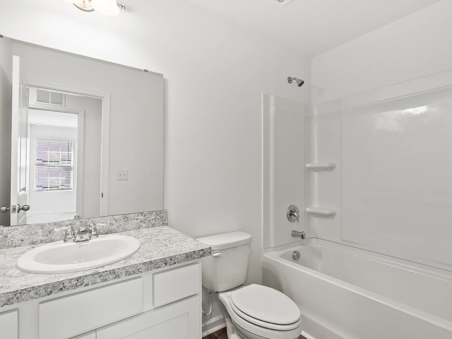 3 bed, 2.5 bath, 1386 sqft, $2,000 — Photo 3