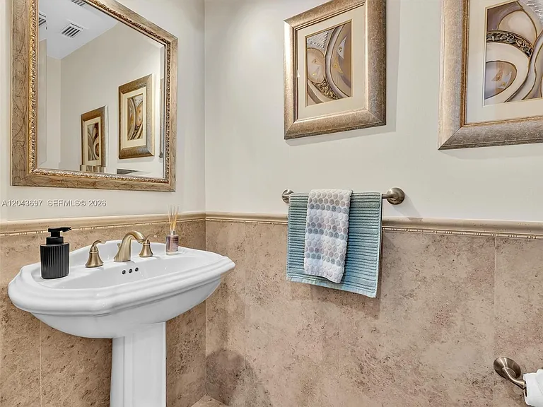 639 Verona Pl — Photo 30