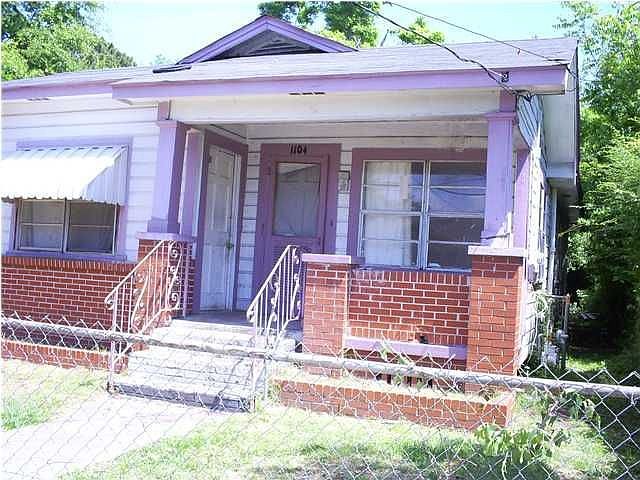 2nd image of 1104 Edwards St