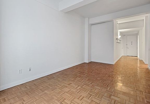 3rd image of 88 Greenwich St APT 307