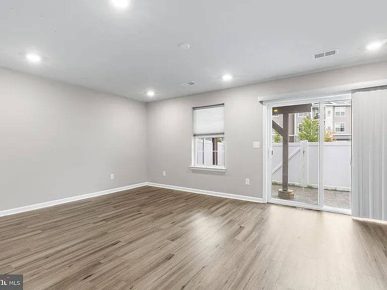 62 Rome Way — Photo 15