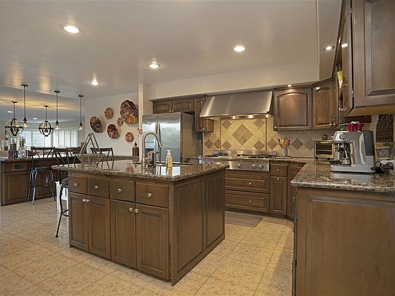 2nd image of 445 Carvalos Dr