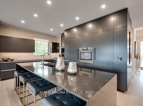 4th image of 2795 Canadiana Ct W