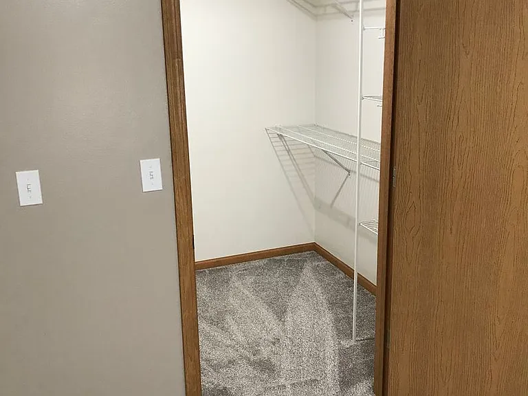 Deer Park Apartments — Photo 16