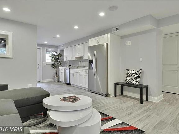 living room/kitchen