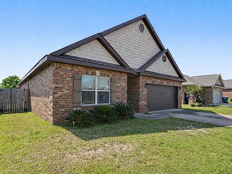 109 Clear Springs Cir — Photo 2