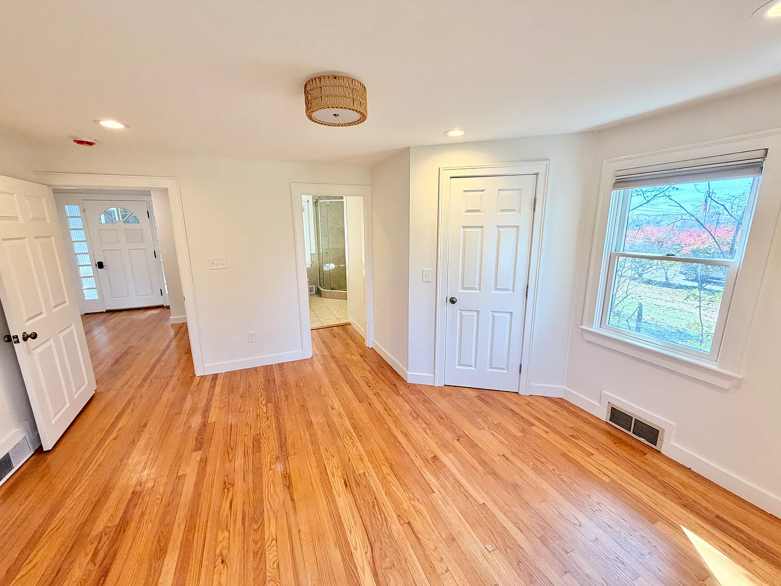 5 bed, 3308 sqft, $6,800 — Photo 3