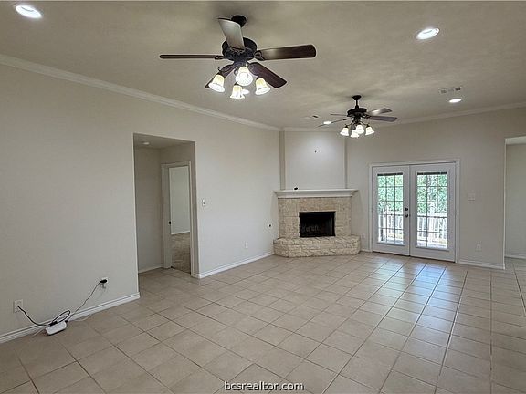 4th image of 1102 Crested Point Ct