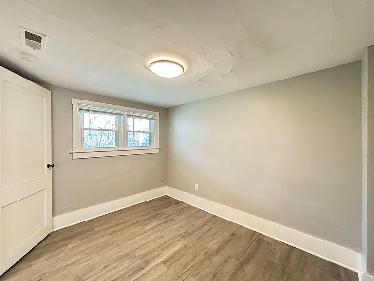 30-32 Lagonda Ave — Photo 47