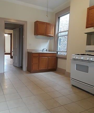 2nd image of 1627 W 21st St #2